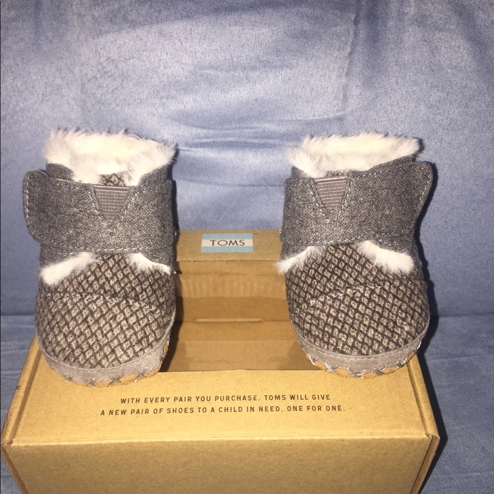 Toms baby shoes